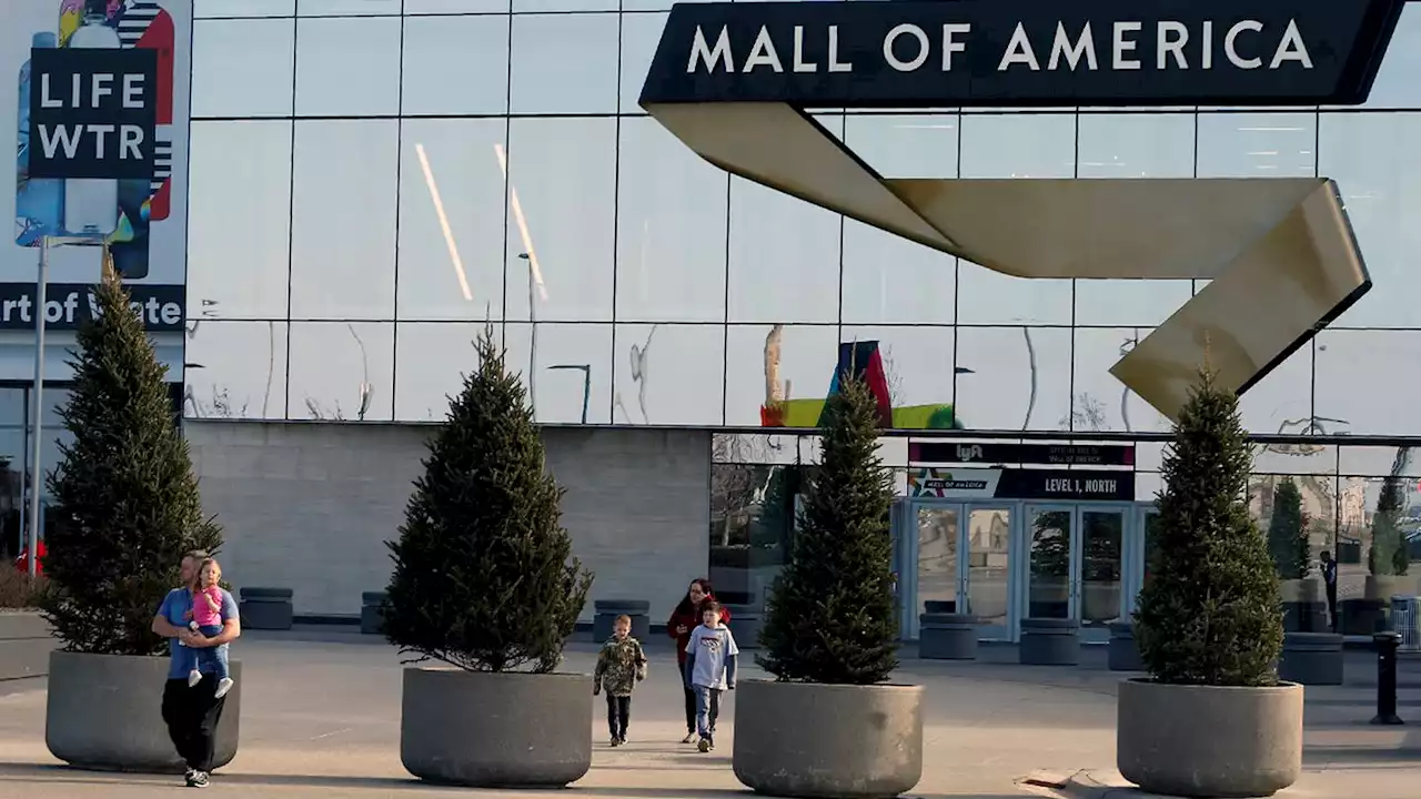 Police take man with gun into custody near Mall of America