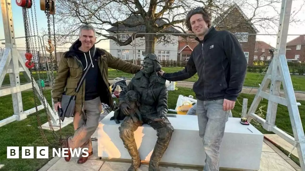 Airman statue unveiled to honour former Nottingham RAF base