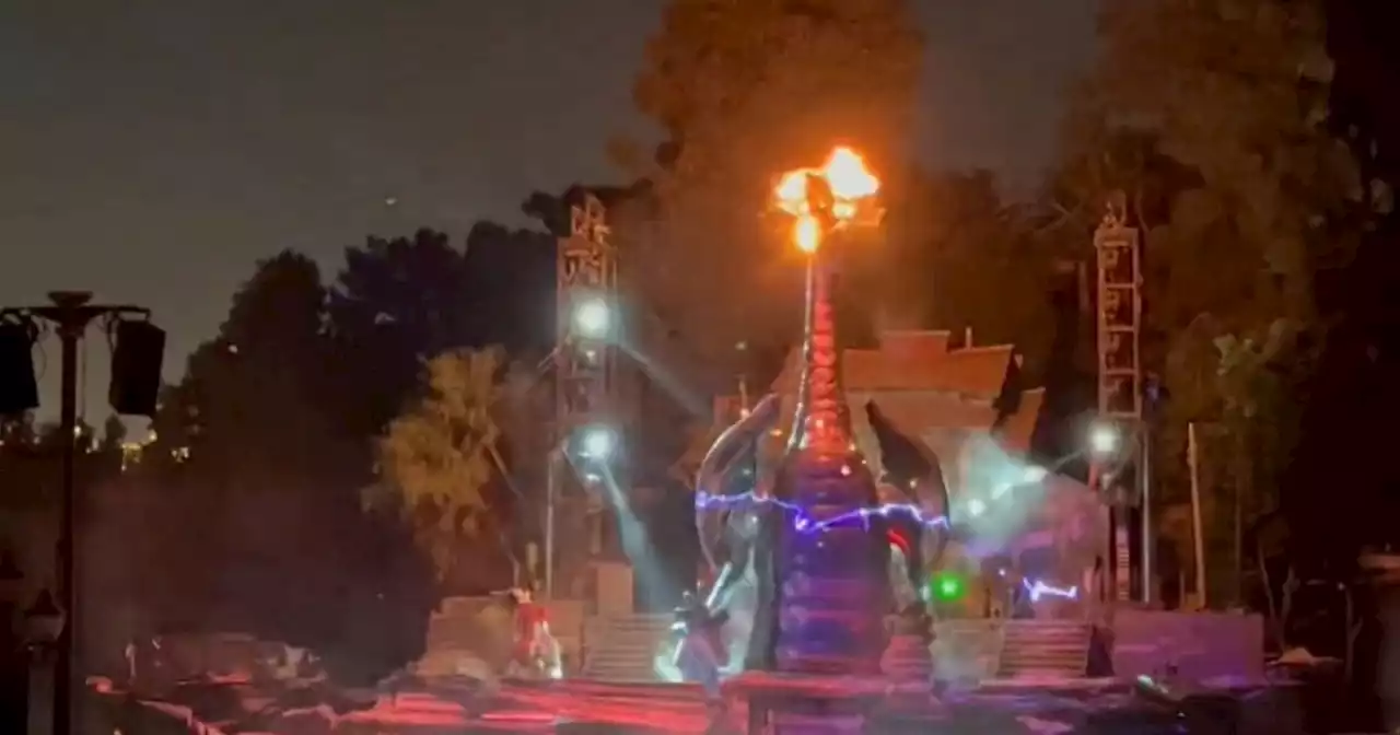 Video: atracción en parque de Disney en California se incendia en pleno espectáculo