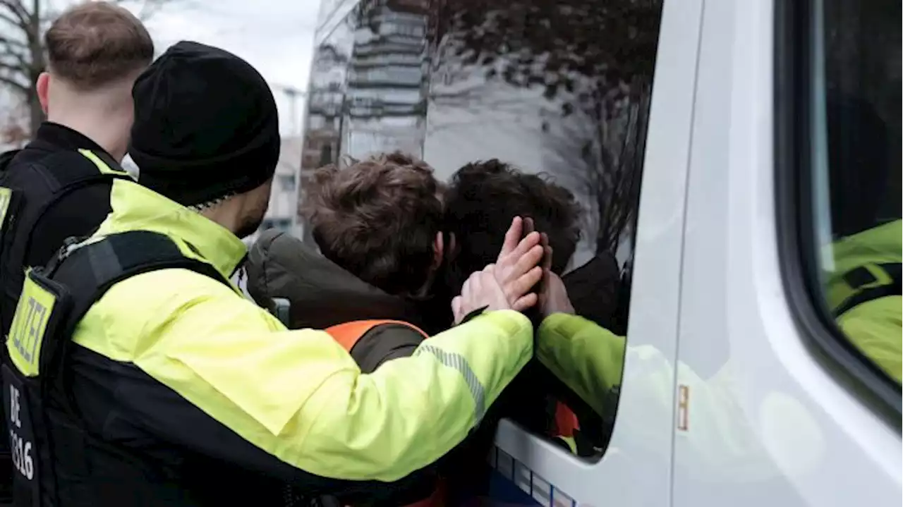 Berliner Polizei äußert sich zu gewaltsamem Vorgehen von Beamten