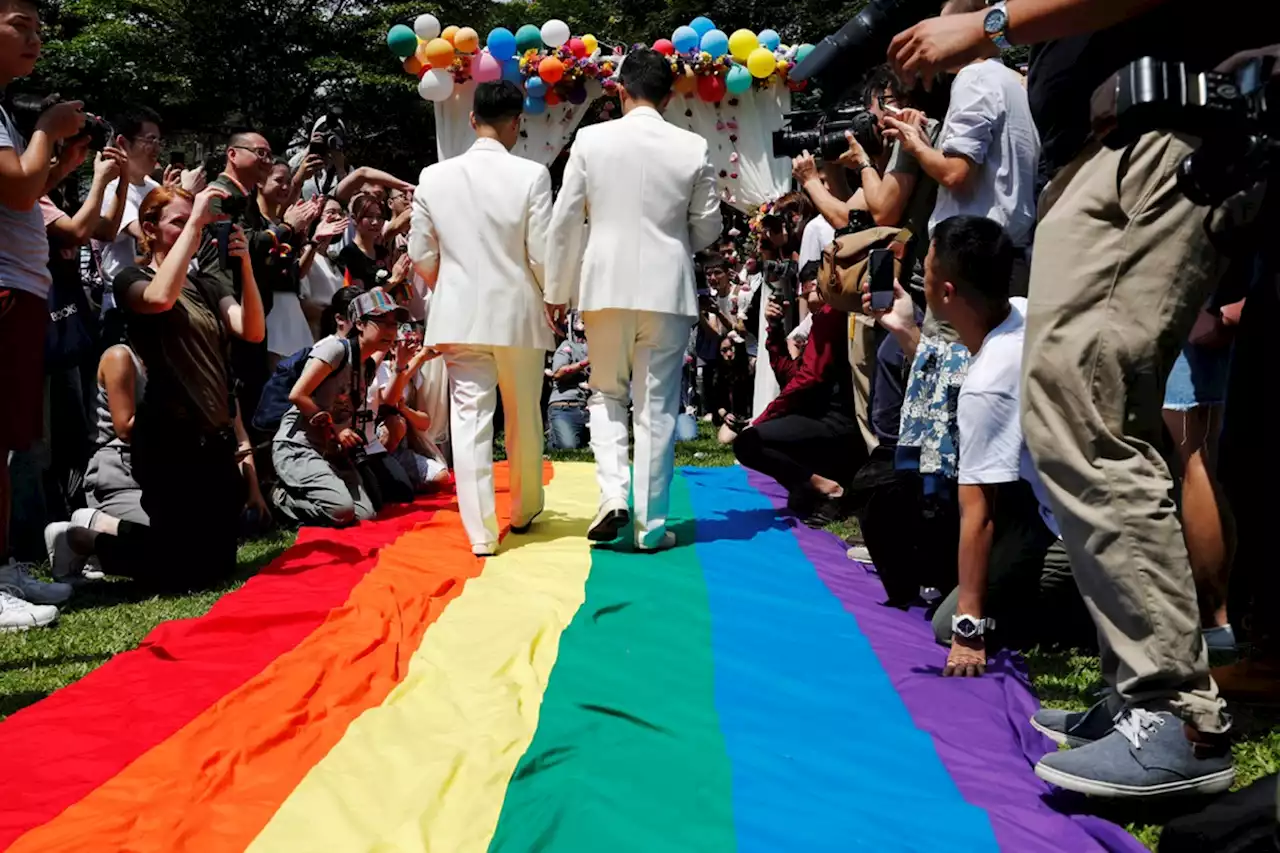 Mariage pour tous : nombre d'unions, âge des mariés... 5 chiffres clés dix ans après l'adoption de la loi