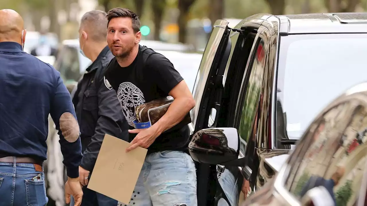 Lionel Messi lands in Barcelona with 15 suitcases