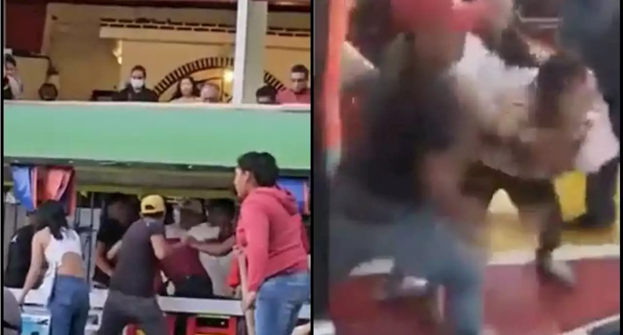 VIDEO: Pelea campal en trajineras de Xochimilco; lancheros presuntamente querían cobrar de más