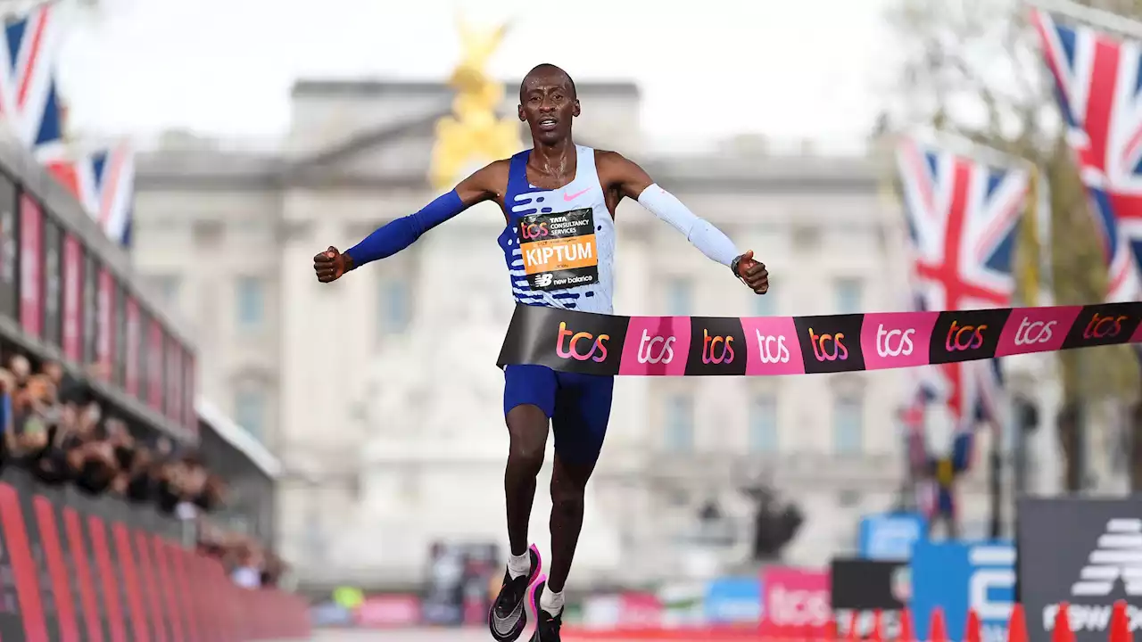 Le Kényan Kelvin Kiptum remporte le marathon de Londres avec le deuxième chrono de l'histoire