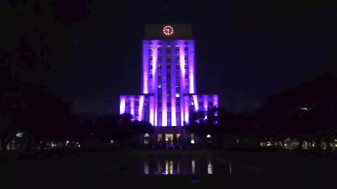 Taylor Swift takes over Houston for The Eras Tour, City Hall lighting up Lavender