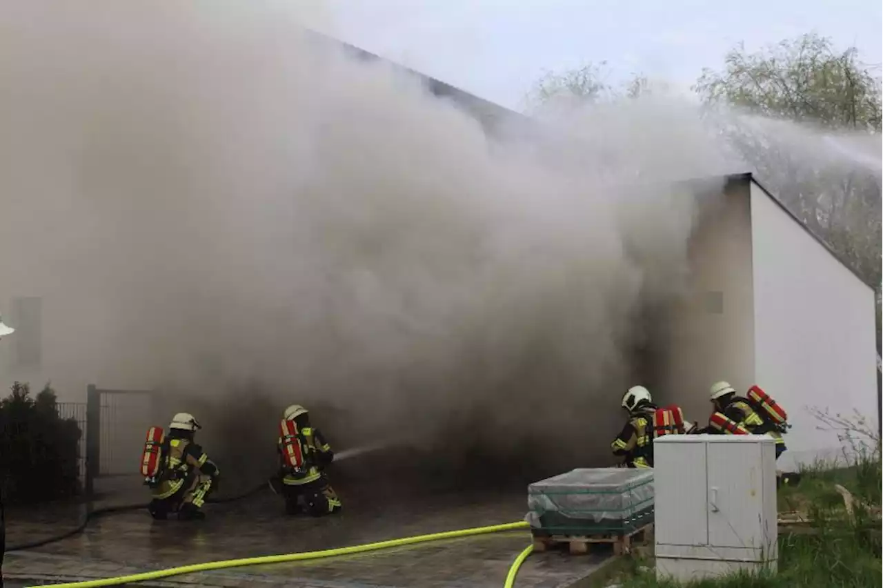 Einsatz in Passau: Garagenbrand greift auf Wohnhaus über - idowa