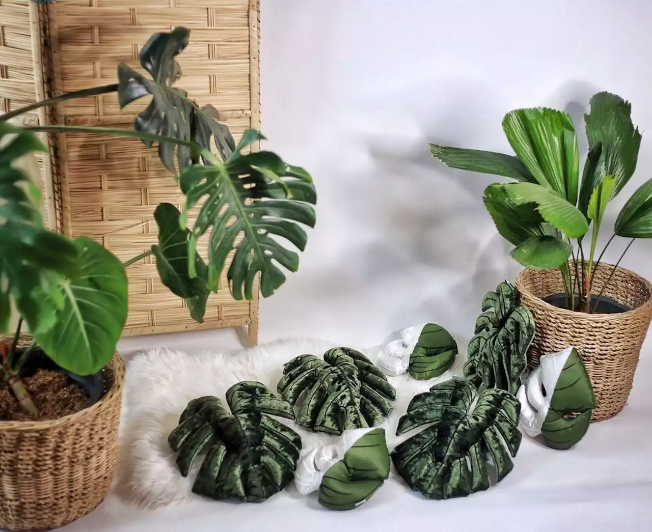 These leaf pillows don’t dry out—don’t need water or sun, too