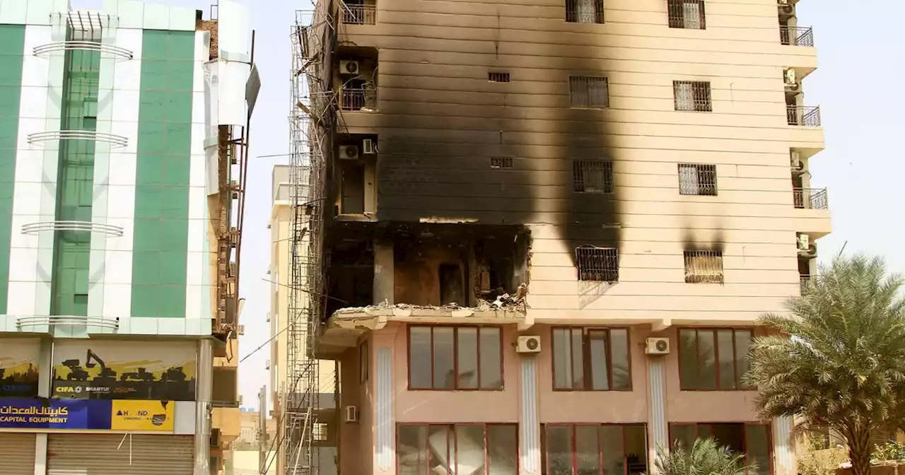 US embassy and UK diplomats evacuated in Sudan amid fighting as death toll passes 420