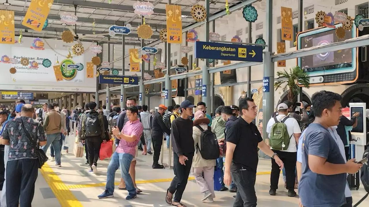 Hari Kedua Lebaran, KAI Catat 40.400 Orang Mudik dari Stasiun Gambir dan Pasar Senen