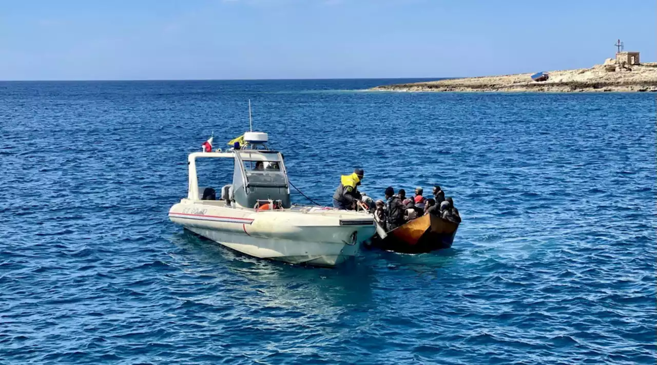 Migranti, soccorsi altri due barchini a Lampedusa