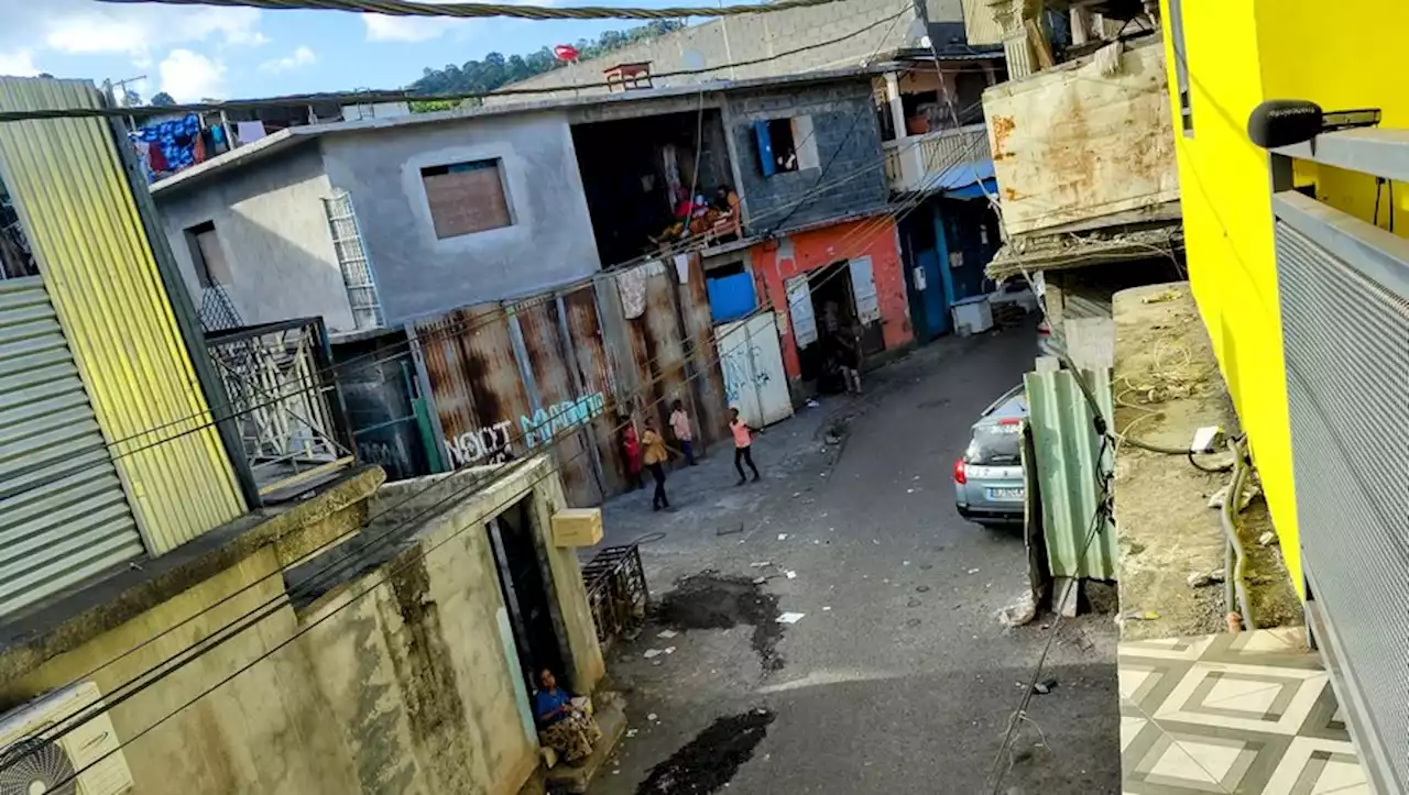 Expulsion de migrants à Mayotte : l'opération massive Wuambushu à l'initiative de Gérald Darmanin est imminente