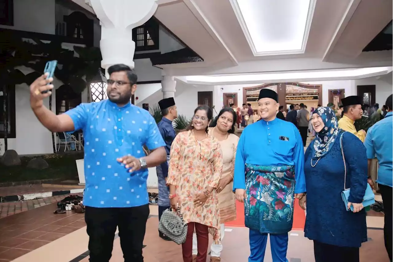 Multi-racial presence at open houses shows strong unity, says Rais | The Malaysian Insight