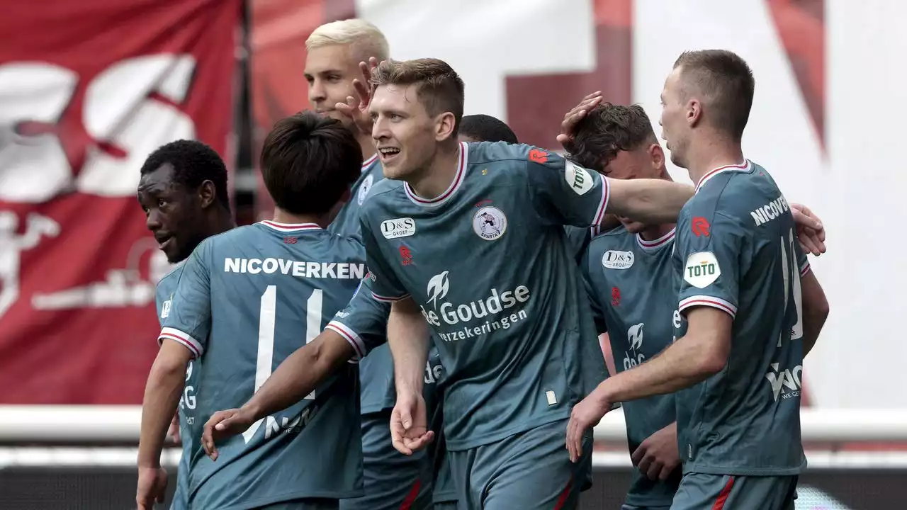 Sparta Rotterdam pakt op valreep punt tegen FC Twente in verhit duel