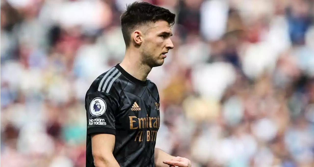 Arsenal : un gros poisson de Premier League sur Kieran Tierney