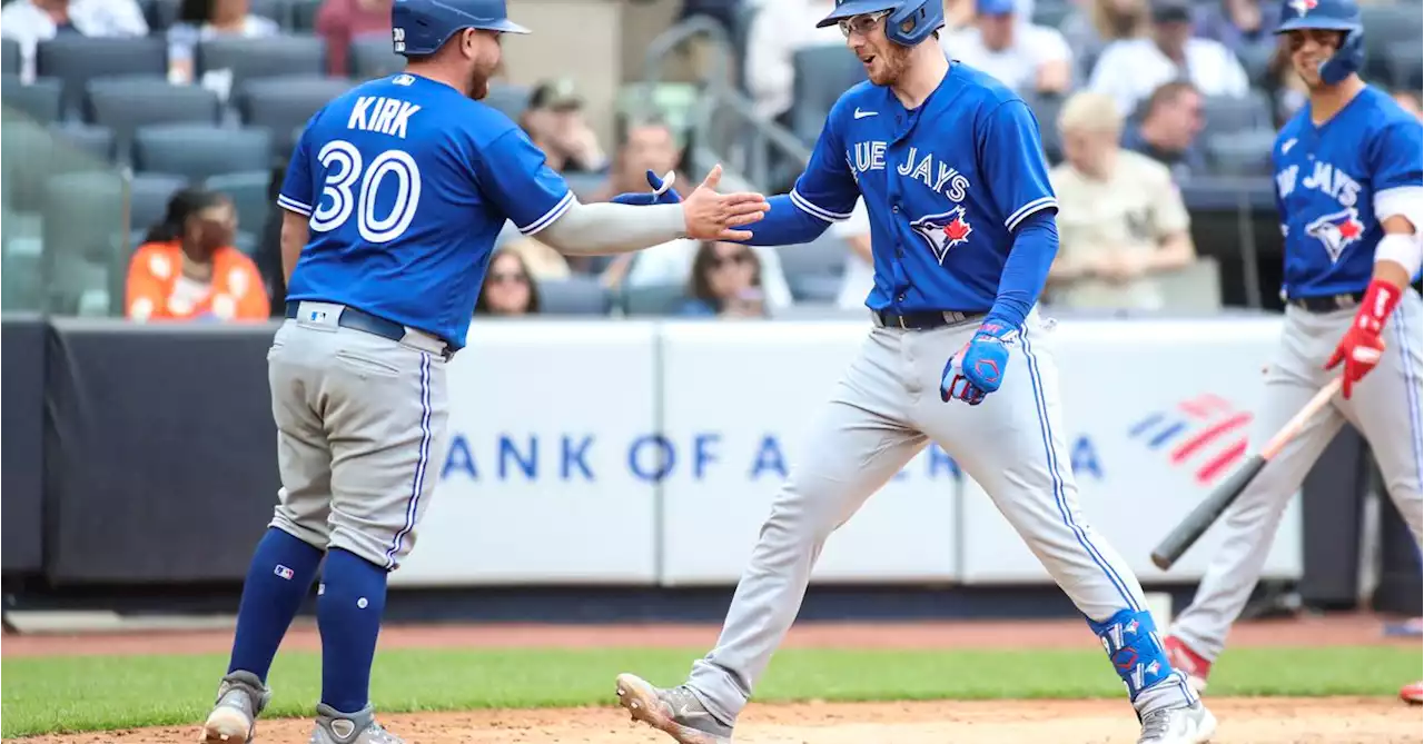 DJ LeMahieu, Yankees walk off with win over Blue Jays