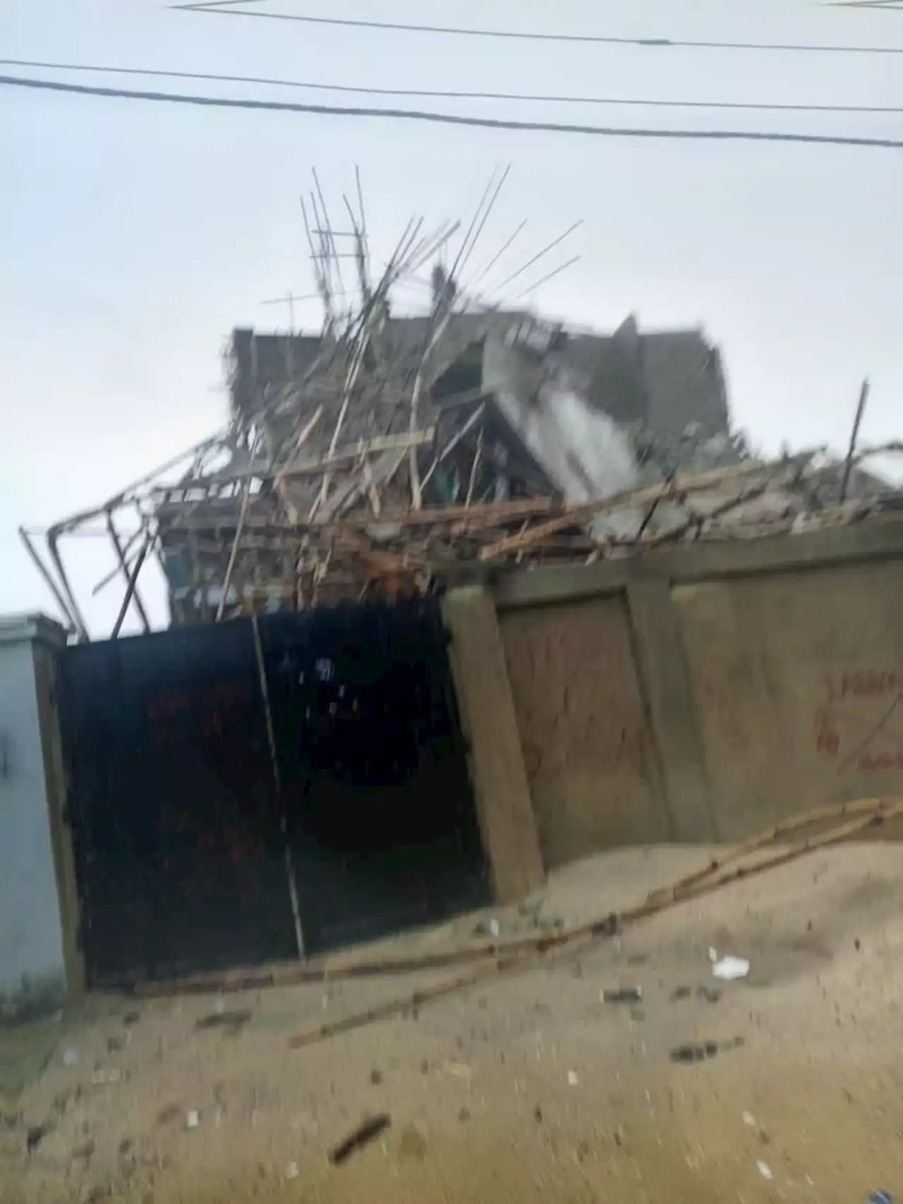 BREAKING: Five-Storey Building Collapses In Lagos, Control Agency Seals Site A five-storey building under construction in the Apapa area of Lagos collapsed on Sunday during a downpour recorded across the state. | Sahara Reporters