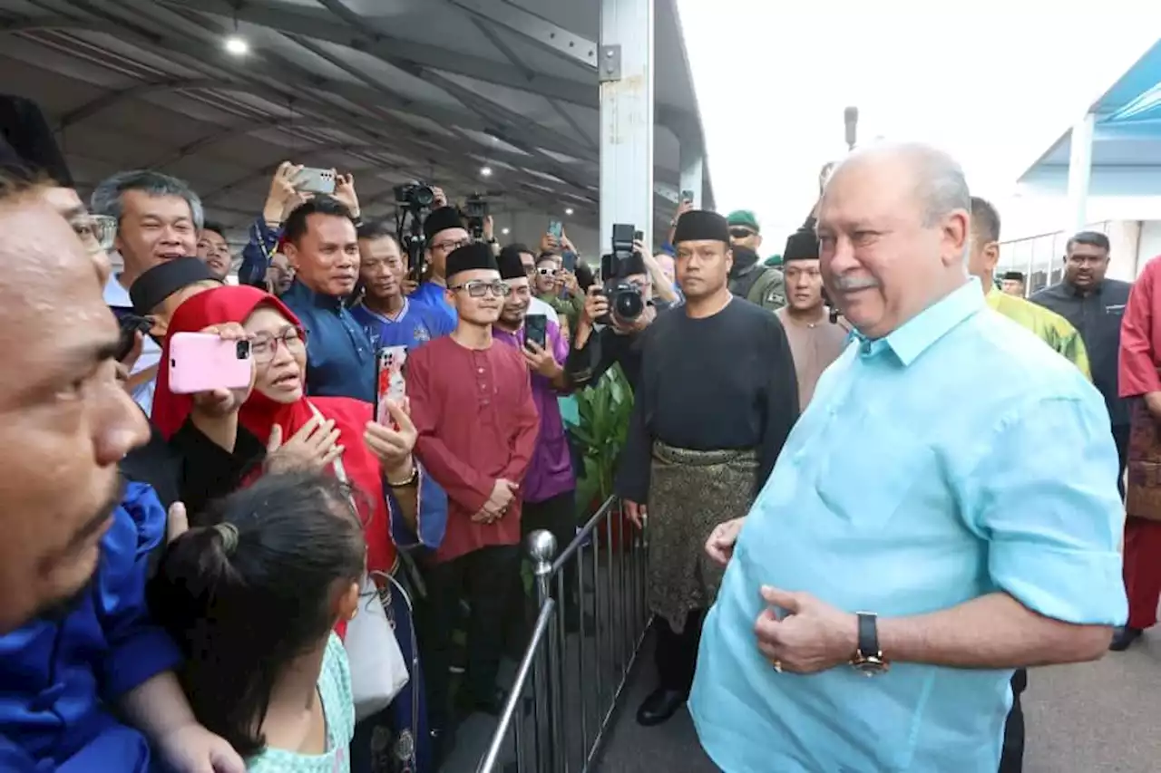 Thousands throng Johor Ruler’s Raya open house at Istana Besar