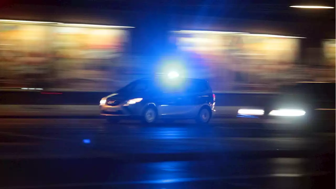 Erst Mittelfinger, dann rechts überholen: Transporter und PKW kommen nach Streit auf Berliner Stadtautobahn zum Stopp