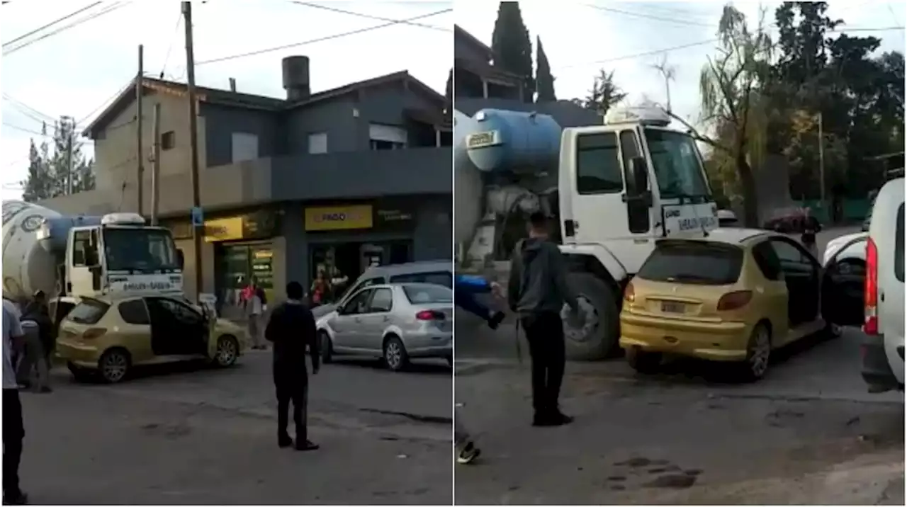 Relatos salvajes en Moreno: un camión arrastró varios metros un auto ante la mirada de todos