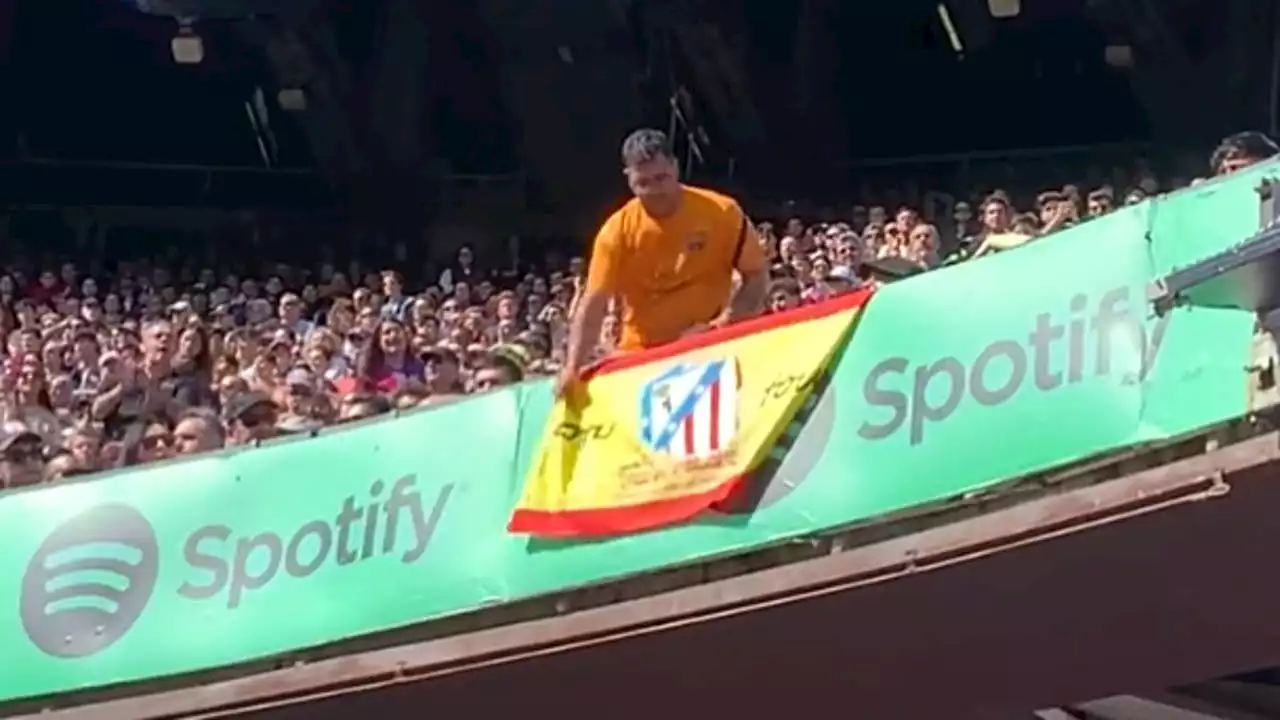 El Barcelona justifica la retirada de la bandera española con el escudo del Atlético