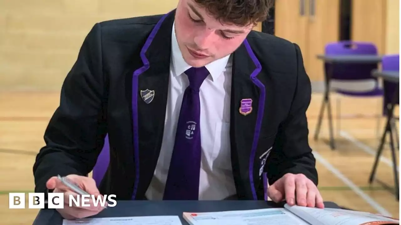 Exams in Scotland begin in last year of Covid modifications