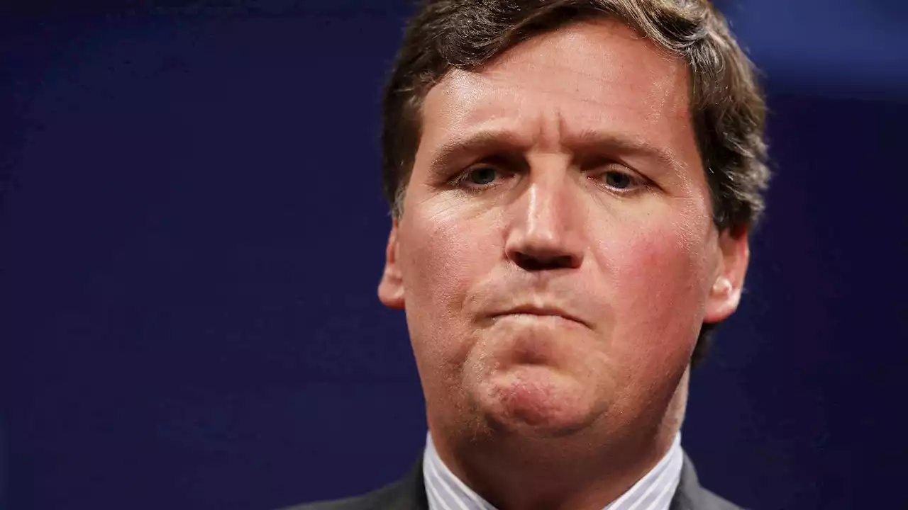 L'animateur conservateur vedette Tucker Carlson quitte Fox News