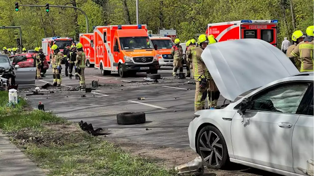 Berliner Heerstraße nach Unfall mit Verletzten gesperrt