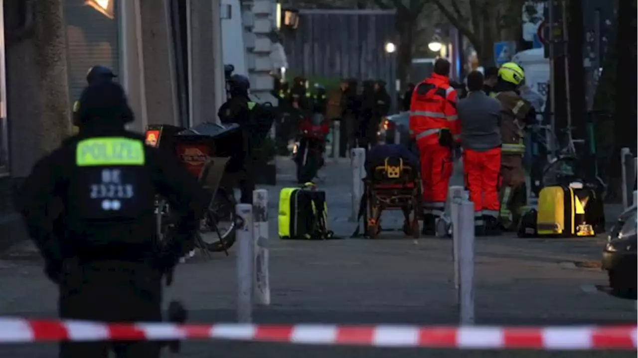 Polizei-Großeinsatz in Schöneberg nach mutmaßlichem Überfall auf Laden