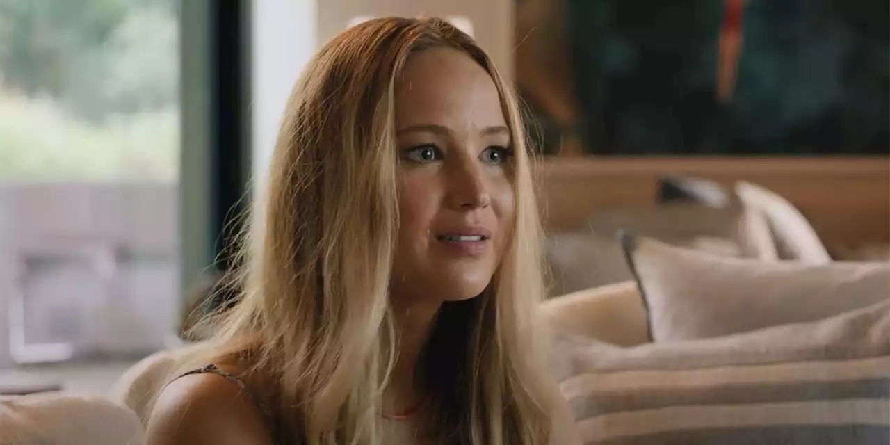 Jennifer Lawrence & Andrew Barth Feldman Are Pretty Awkward in New 'No Hard Feelings' Poster