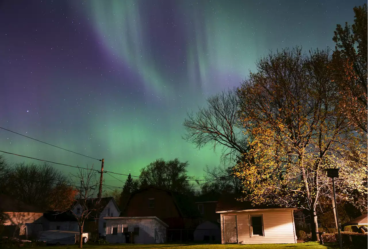 Northern Lights put on show in Northwest suburbs