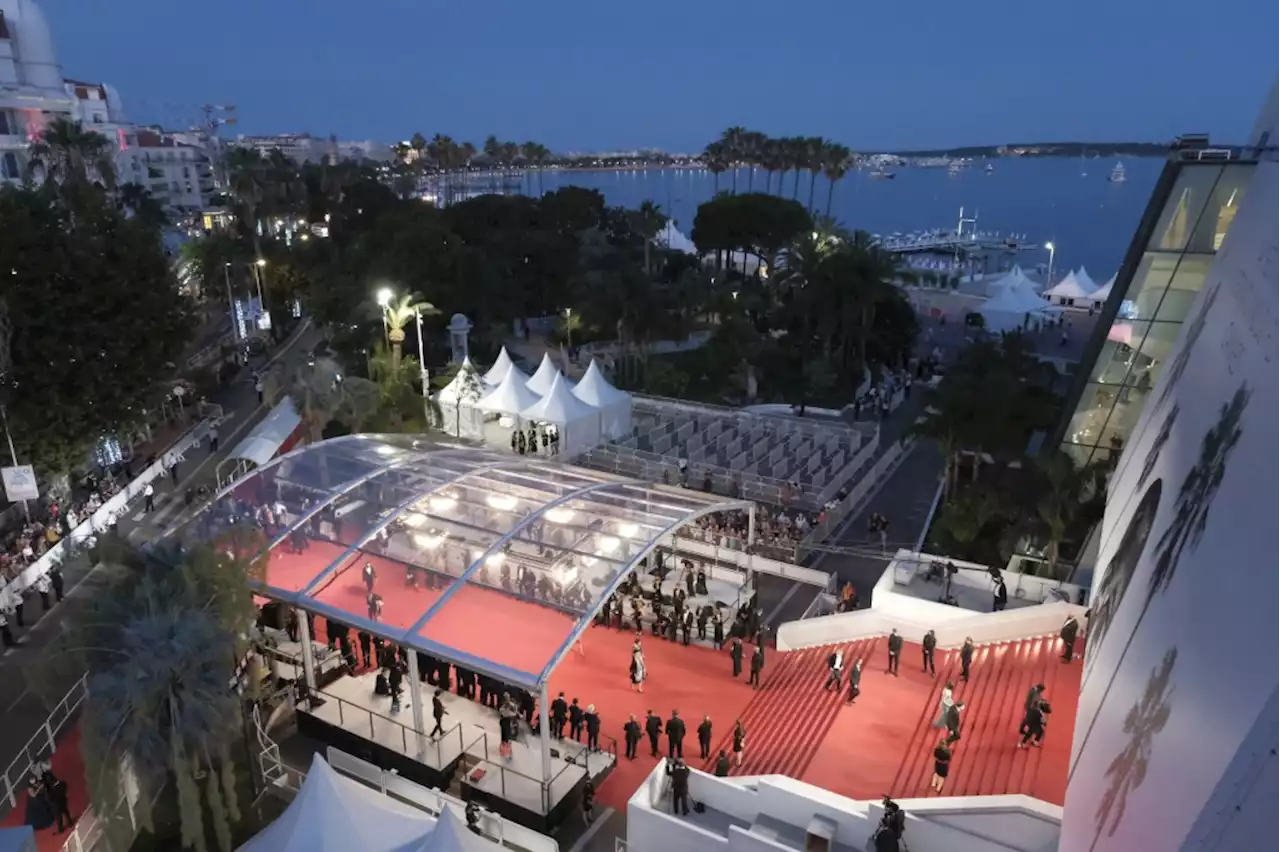 French Energy Union Threatens To Pull Plug On Cannes Film Festival As Pension Protests Continue