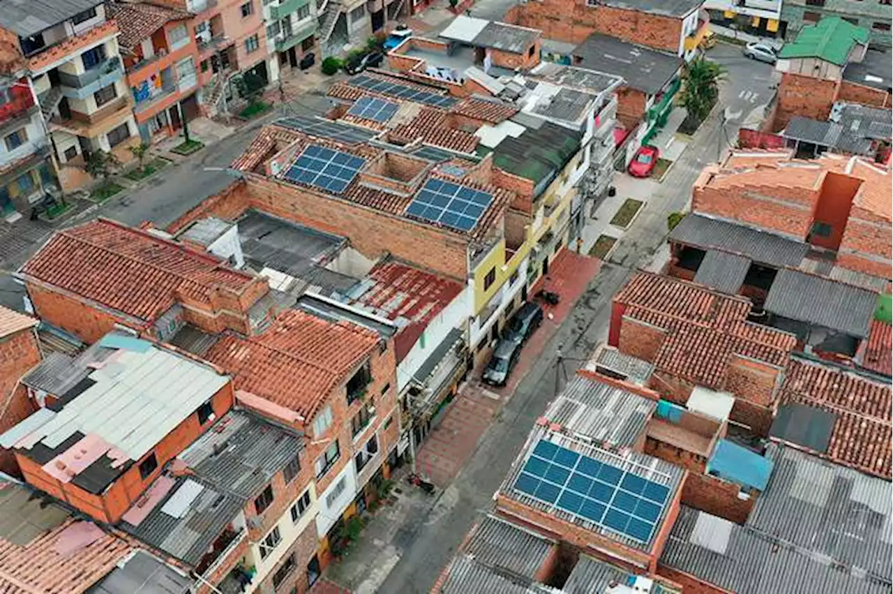 Universidad EIA impulsa un proyecto que beneficia con energía solar a 25 familias