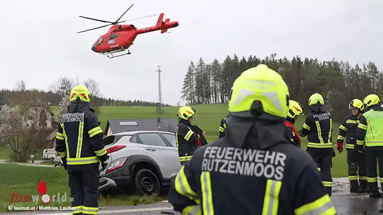 Oö: Zwei Pkw und Kleintransporter in Kollision mit zwei Personenrettungen auf B 145 in Regau involviert