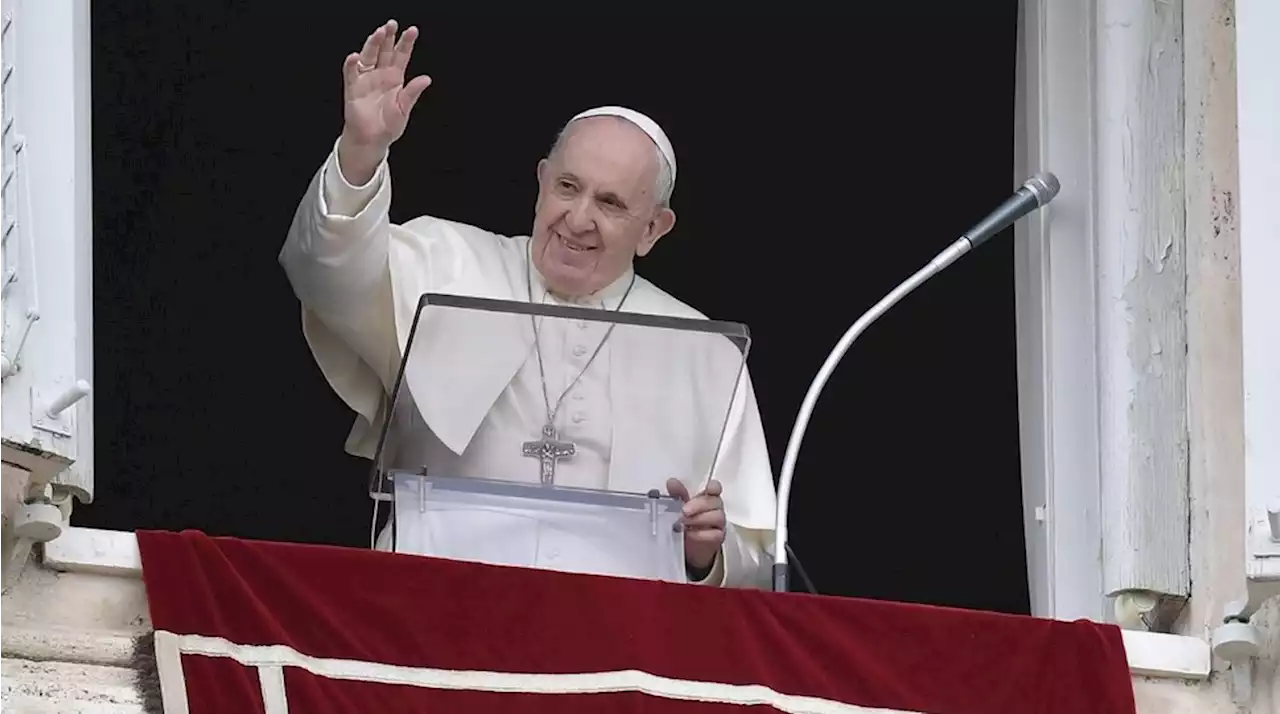 Pope at Regina Coeli: Let your guard down, open up to Jesus