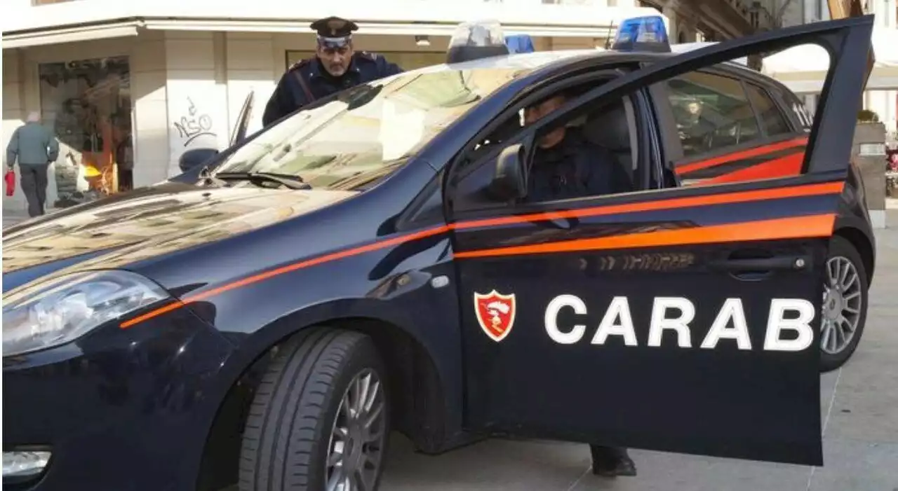 Ragazza romana di 22 anni precipita da una terrazza a Bosa: è grave. Era in casa con l'ex fidanzato, 25enne, interrogato dai carabinieri