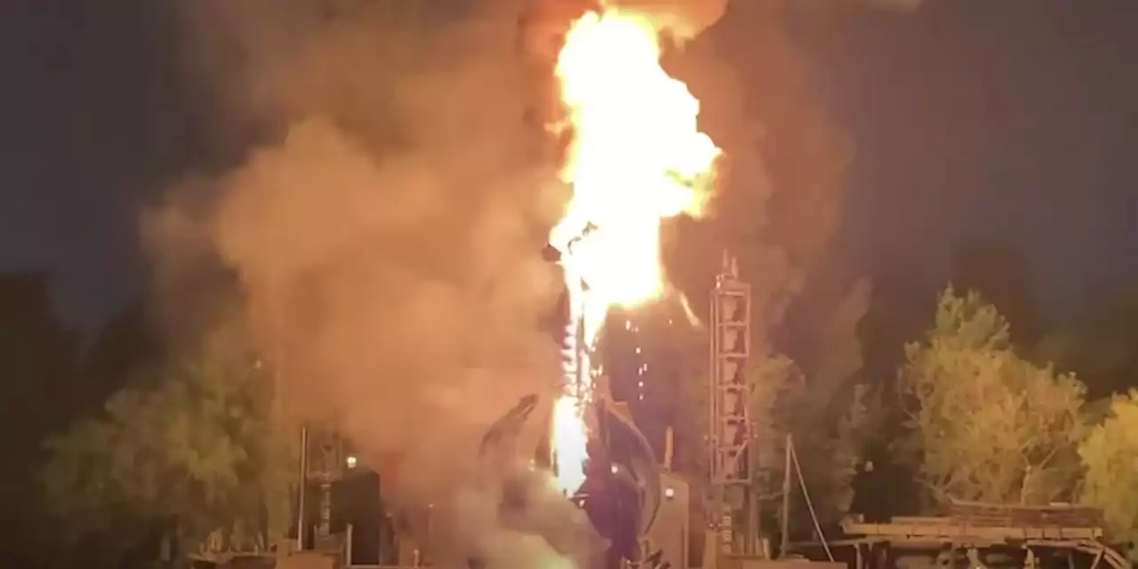 Il video dell'incendio al dragone della “Bella Addormentata” a Disneyland, in California | Flashes - Il Post