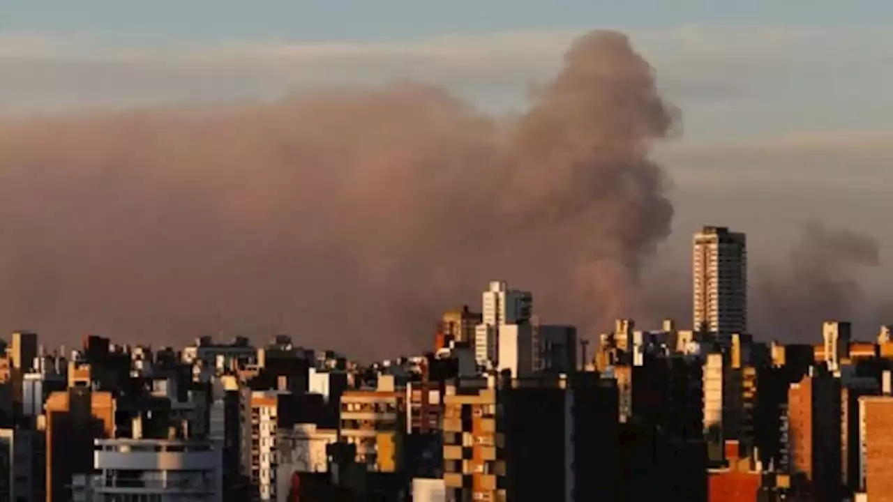 Por qué hay humo y olor a quemado en AMBA: ¿continuarán mañana?