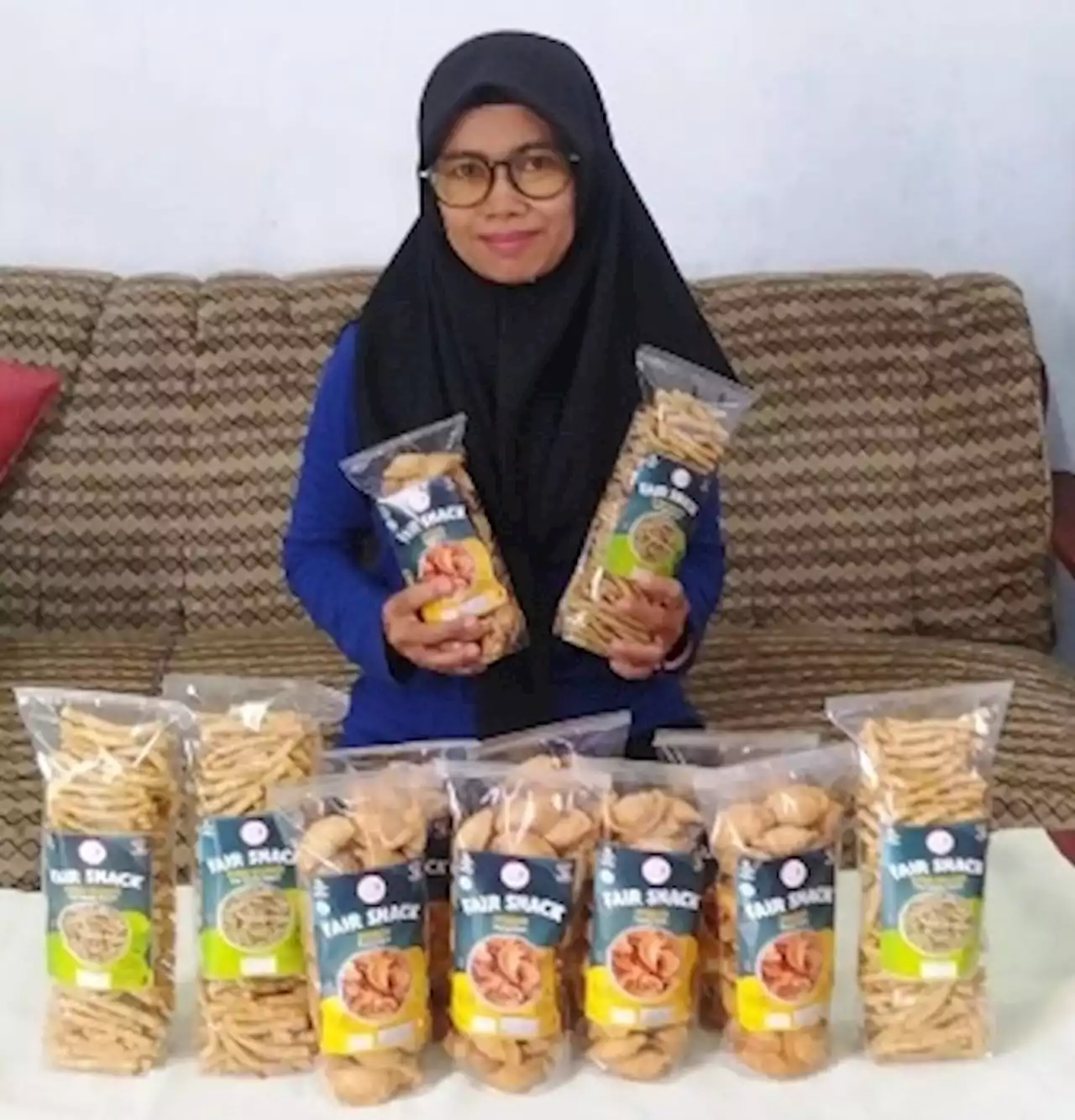 Snack Buatan Indah Palupi Laris Manis saat Ramadan