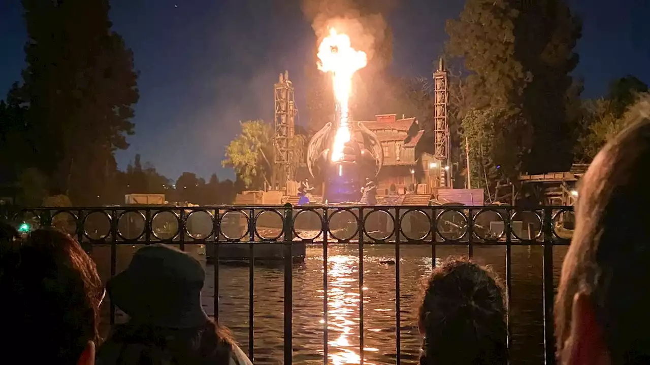 Disneyland-Drache geht während Show in Flammen auf