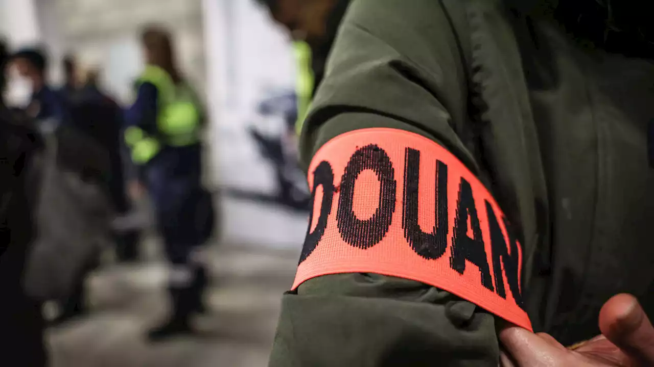 Paris : deux militants d’extrême droite arrêtés avec du matériel militaire à leur retour d’Ukraine