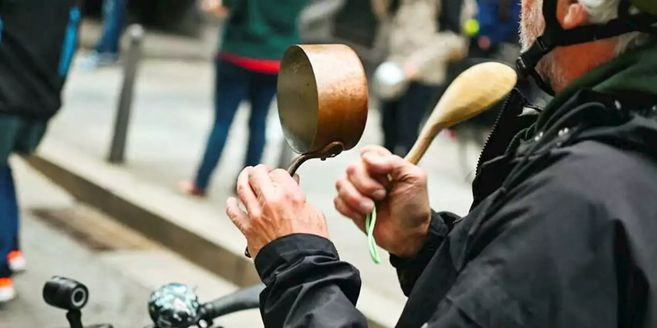 L'anniversaire de l'élection de Macron célébré au son des casseroles