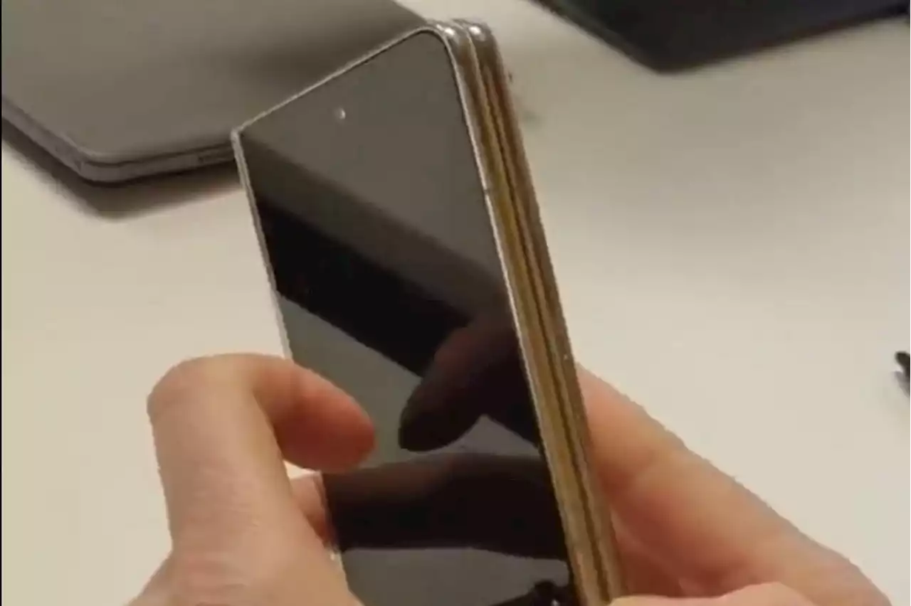 Clip Featuring Alleged Google Pixel Fold Appears Online