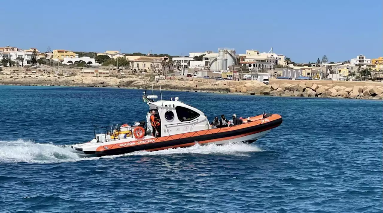 Migranti, 21 sbarchi in 24 ore a Lampedusa