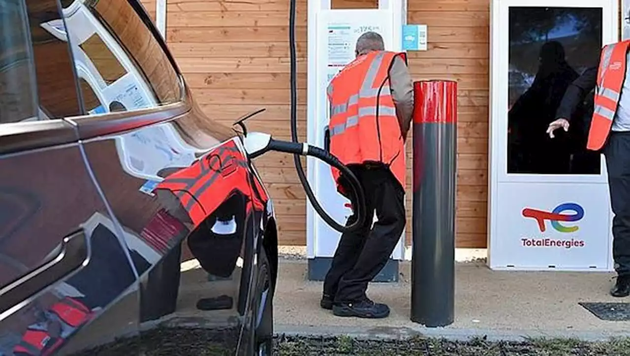 100 km d'autonomie en 6 minutes... L’autoroute s’équipe de bornes de recharge électrique haute puissance