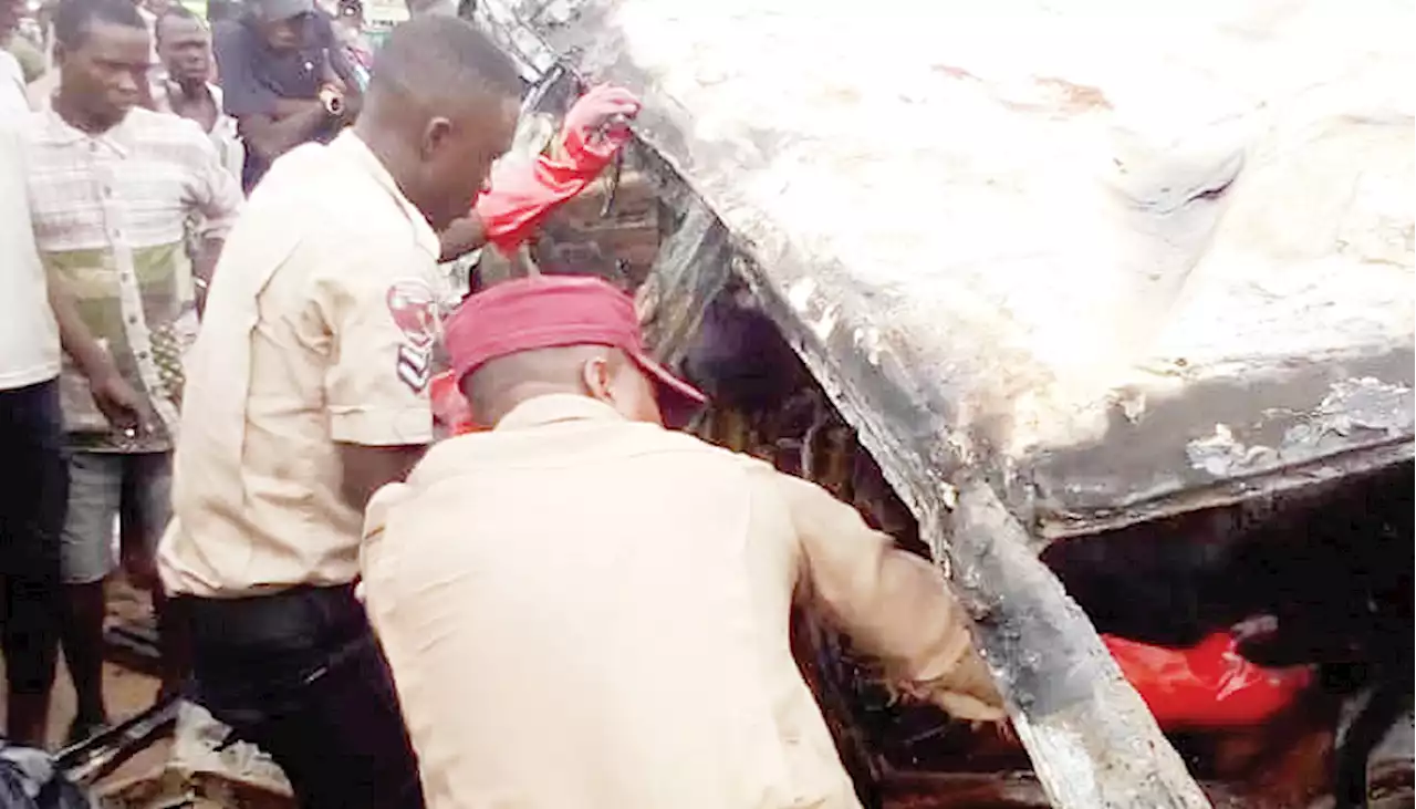 Two children, five others burnt to death in Lagos-Ibadan highway crash