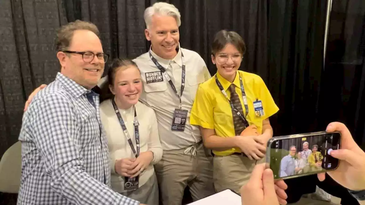 Identity Theft is a Crime! Fans Meet Rainn Wilson, Dress as Dwight Schrute at Chicago's 'Office' Convention