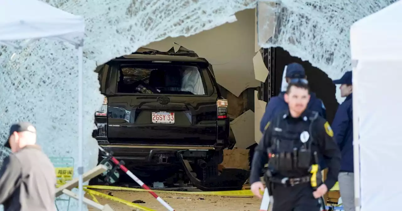 Driver charged in deadly Apple store crash did not apply his brakes, prosecutors say