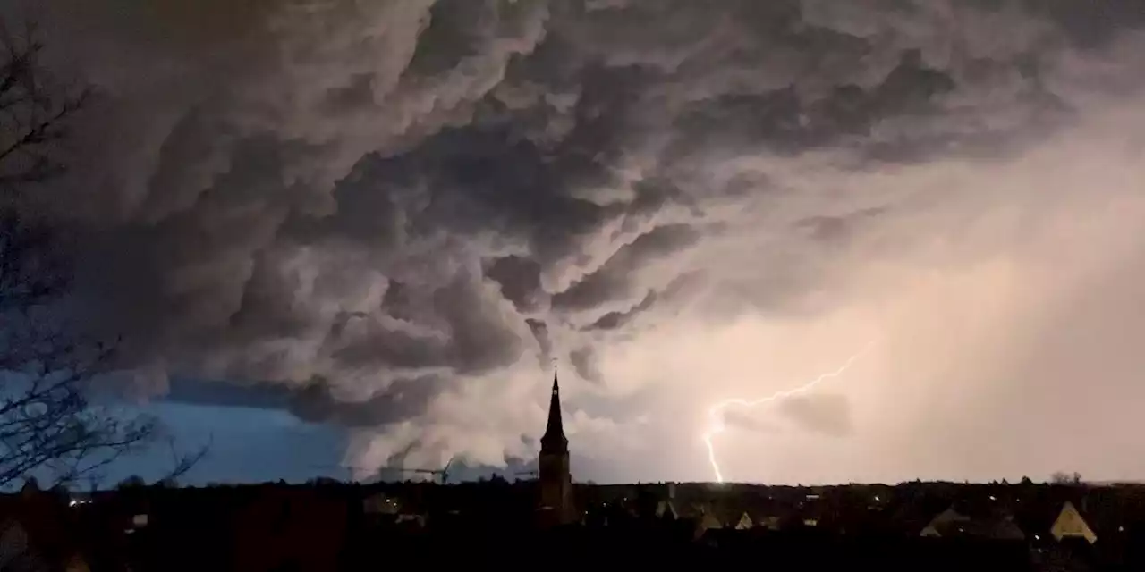 Weltuntergangsstimmung und grelle Blitze: So wütete das Gewitter in der Region