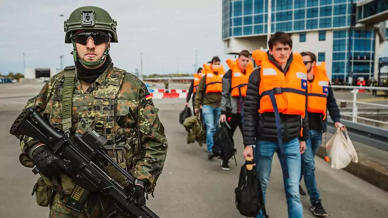 Bundeswehr bringt Hunderte Deutsche in Sicherheit