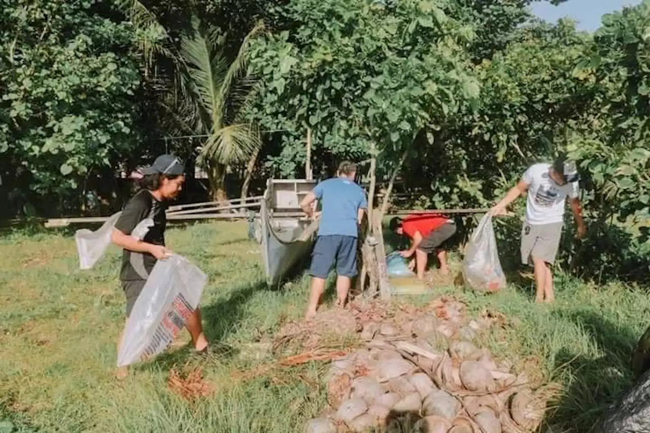 Eastern Samar's nature lovers mark Earth Day by hauling off beach trash